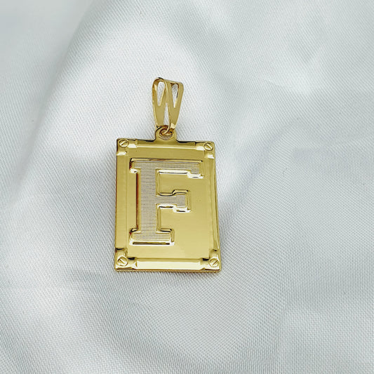 Pingente Letra F Personalidade e Estilo e Exclusividade