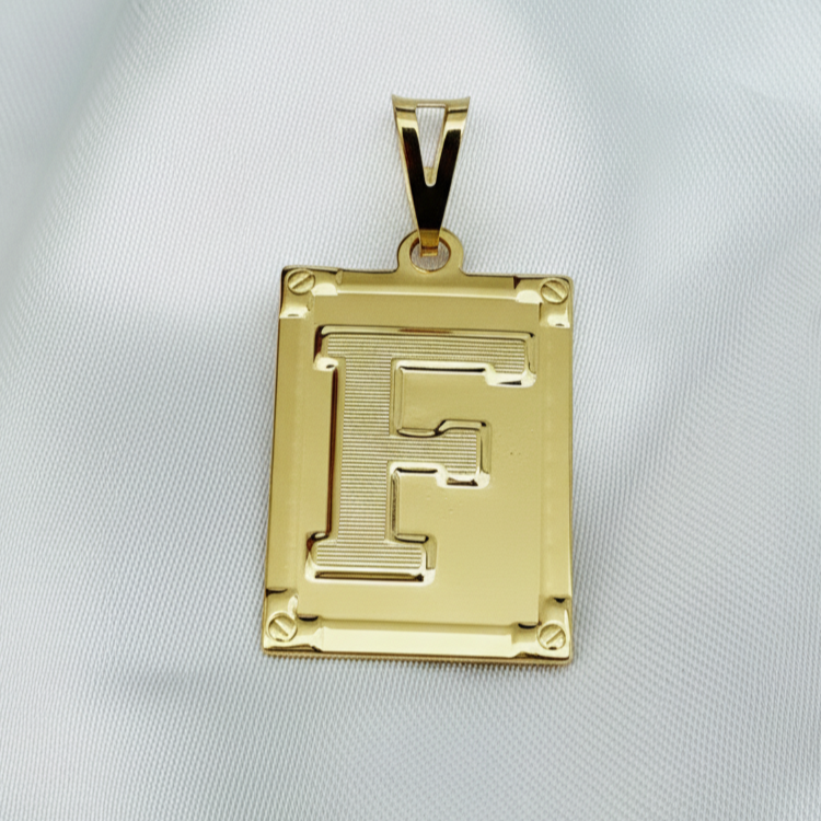 Pingente Letra F Personalidade e Estilo e Exclusividade